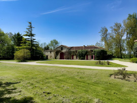 
                                                                                        Vente
                                                                                         CHARENTE MARITIME MANOIR DE CHARME 20 HA RIVIERE