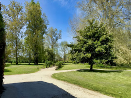 
                                                                                        Vente
                                                                                         CHARENTE MARITIME MANOIR DE CHARME 20 HA RIVIERE