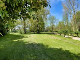 
                                                                                        Vente
                                                                                         CHARENTE MARITIME MANOIR DE CHARME 20 HA RIVIERE