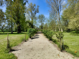 
                                                                                        Vente
                                                                                         CHARENTE MARITIME MANOIR DE CHARME 20 HA RIVIERE