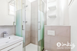 
                                                                                        Vente
                                                                                         Charmant 2 pièces rénové – Dernier étage  Lumineux