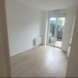 
                                                                                        Location
                                                                                         Charmant appartement avec extérieur