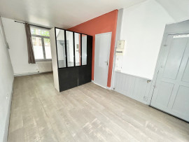 Location
Charmant studio avec cour privative