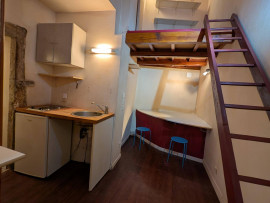 
                                                                                        Vente
                                                                                         Charmant studio avec mezzanine dans le vieux Lyon