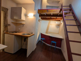 
                                                                                        Vente
                                                                                         Charmant studio avec mezzanine dans le vieux Lyon
