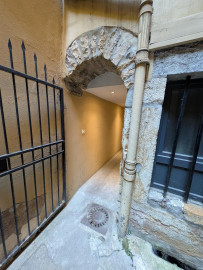 
                                                                                        Vente
                                                                                         Charmant studio avec mezzanine dans le vieux Lyon