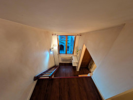 
                                                                                        Vente
                                                                                         Charmant studio avec mezzanine dans le vieux Lyon