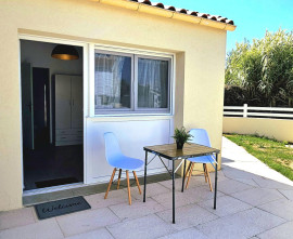 
                                                                                        Location
                                                                                         Charmant studio meublé, entièrement neuf