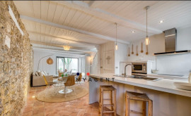 
                                                                                        Vente
                                                                                         Charmante maison de village à La Flotte-en-Ré