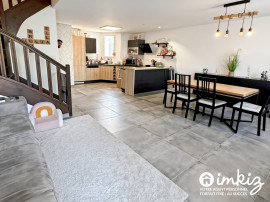 
                                                                                        Vente
                                                                                         Charmante maison mitoyenne de 4 pièces