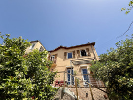 Vente
Charmante maison niçoise vue mer à Nice Est.