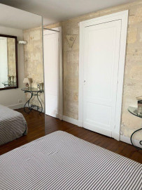 
                                                                                        Location
                                                                                         Chartrons Spacieux T2 rénové