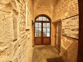 Vente
Château de Ville du 14ème siècle avec des vues