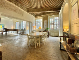 Vente
Château de Ville du 14ème siècle avec des vues