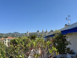 
                                                                                        Vente
                                                                                         Cimiez Historique – Dernier étage avec terrasse circulaire, vue mer et palais Belle Époque