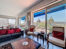 
                                                                                        Vente
                                                                                         Cimiez Historique – Dernier étage avec terrasse circulaire, vue mer et palais Belle Époque