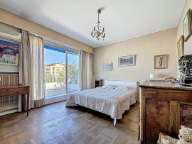 
                                                                                        Vente
                                                                                         Cimiez Historique – Dernier étage avec terrasse circulaire, vue mer et palais Belle Époque