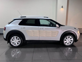 Voiture
                                                                                Citroen C4 CACTUS 1.2 PureTech W Hatchback 5dr Petrol Manual Euro 6 (s/s) (110 ps)