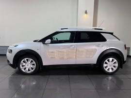 Voiture
                                                                                Citroen C4 CACTUS 1.2 PureTech W Hatchback 5dr Petrol Manual Euro 6 (s/s) (110 ps)