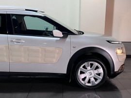 Voiture
                                                                                Citroen C4 CACTUS 1.2 PureTech W Hatchback 5dr Petrol Manual Euro 6 (s/s) (110 ps)