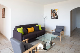 
                                                                                        Location
                                                                                         Collines du Roy