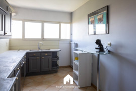 
                                                                                        Location
                                                                                         Collines du Roy