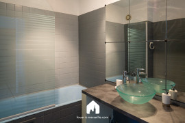 
                                                                                        Location
                                                                                         Collines du Roy