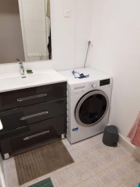 
                                                                                        Colocation
                                                                                         Coloc 3 chambres proche piscine du lac fac 2 lions