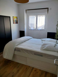 
                                                                                        Location
                                                                                         COLOCATION 3ETUDIANTS OU LOGEMENT ENTIER