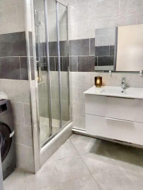 
                                                                                        Location
                                                                                         Colocation dans un appartement refait à neuf