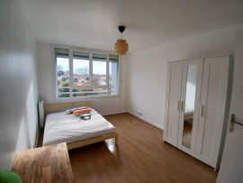 
                                                                                        Colocation
                                                                                         Colocation dans une grande chambre