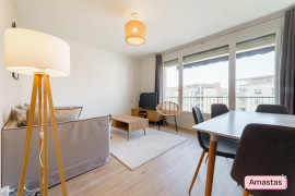 
                                                                                        Colocation
                                                                                         Colocation de 3 chambres dans cet appartement lumineux avec balcon entièrement meublé et rénové à Villeurbanne