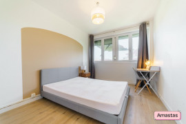 
                                                                                        Colocation
                                                                                         Colocation de 3 chambres dans cet appartement lumineux avec balcon entièrement meublé et rénové à Villeurbanne