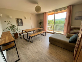 
                                                                                        Colocation
                                                                                         Colocation paisible et ensoleillée