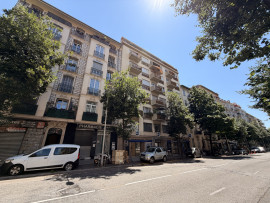 
                                                                                        Vente
                                                                                         Commerce/Bureau  - Murs commerciaux  - 70.0 m²