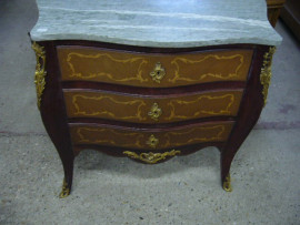 
                                                                        Meuble
                                                                         Commode Louis XV