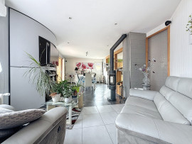 
                                                                                        Vente
                                                                                         CONDE SUR VIRE maison avec hangar 