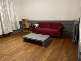 
                                                                                        Location
                                                                                         Confortable appartement meublé de 5 P, cuisine