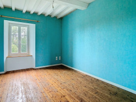 
                                                                                        Vente
                                                                                         CORPS DE FERME AVEC DEUX LOGEMENTS A BAUDRE
