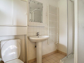 
                                                                                        Vente
                                                                                         CORPS DE FERME AVEC DEUX LOGEMENTS A BAUDRE