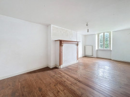 
                                                                                        Vente
                                                                                         CORPS DE FERME AVEC DEUX LOGEMENTS A BAUDRE