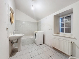 
                                                                                        Vente
                                                                                         CORPS DE FERME AVEC DEUX LOGEMENTS A BAUDRE
