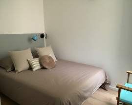 
                                                                                        Location
                                                                                         Coté Cour