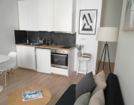 
                                                                                        Location
                                                                                         Coté Cour