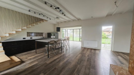 
                                                                                        Vente
                                                                                         Coup de cœur assuré à Chavanoz – Maison de famille rénovée, 187 m² de lumière