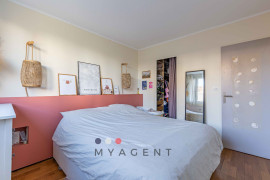 
                                                                                        Vente
                                                                                         Croix de Chavaux à 2 min – 66 m² lumineux