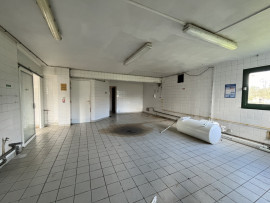 
                                                                                        Vente
                                                                                         Dans un petit village de BOURGVALLEES