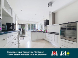 
                                                                                        Vente
                                                                                         Demeure - 245m2 - Garage- Caves- Dépendance