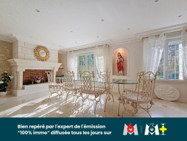 
                                                                                        Vente
                                                                                         Demeure aux portes de Tours - 245m2 - double garage- Caves- Dépendance