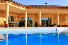 
                                                                                        Vente
                                                                                         DEMEURE DE STANDING EN PERIGORD NOIR 1 ha